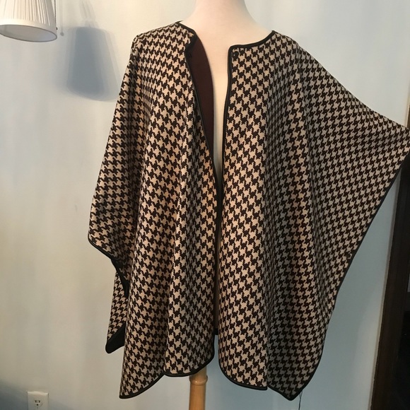 Sweaters - Soft,warm,beautiful elegant reversible poncho⭐️New